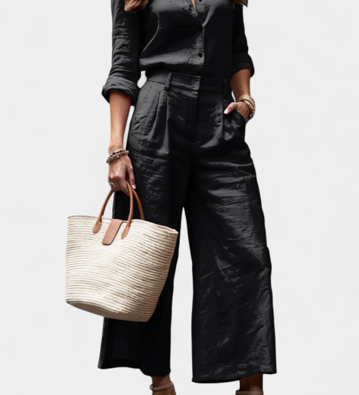 Sabina Easygoing Set with Flowing Top and Capri Trousers